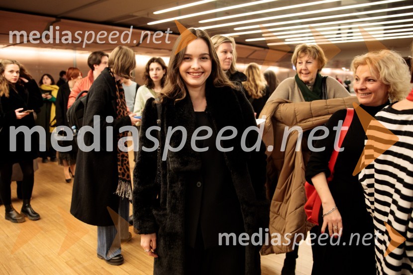 Babica gre na jug, svečana premiera digitalizirane klasike in poklon Vinciju Vogueu Anžlovarju