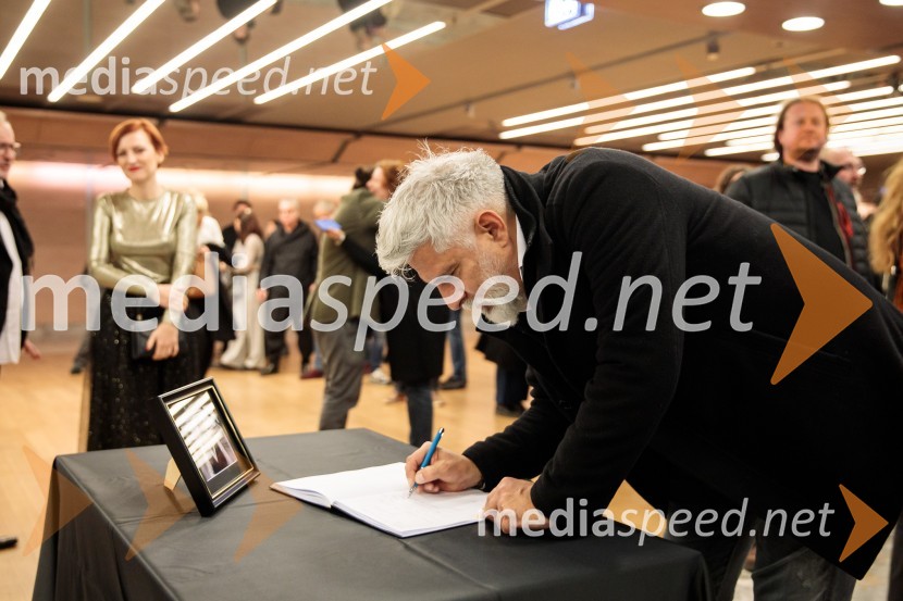  Sebastian Cavazza, dramski in filmski igralecBabica gre na jug, svečana premiera digitalizirane klasike in poklon Vinciju Vogueu Anžlovarju