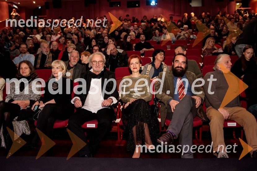  Peter Bratuša, režiser; dr. Asta Vrečko, ministrica za kulturo;   Jure Novak, generalni direktor, Cankarjev domBabica gre na jug, svečana premiera digitalizirane klasike in poklon Vinciju Vogueu Anžlovarju