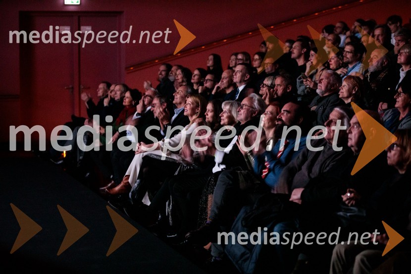 Babica gre na jug, svečana premiera digitalizirane klasike in poklon Vinciju Vogueu Anžlovarju