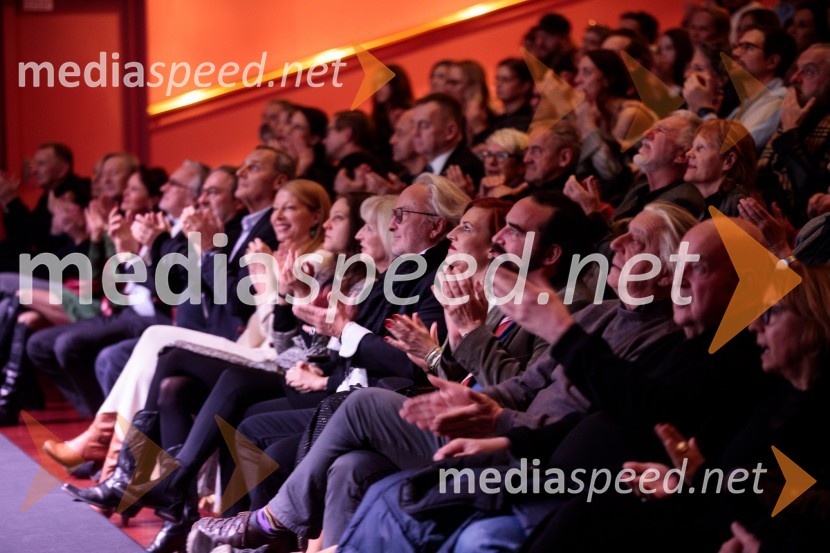 Babica gre na jug, svečana premiera digitalizirane klasike in poklon Vinciju Vogueu Anžlovarju