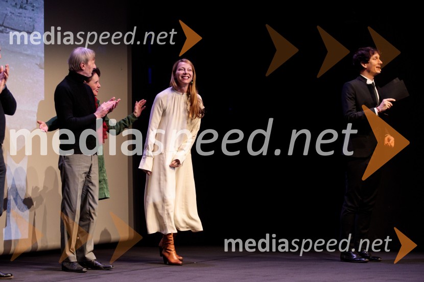  Nataša Matjašec Rošker, igralka;  Jurij Drevenšek, igralecBabica gre na jug, svečana premiera digitalizirane klasike in poklon Vinciju Vogueu Anžlovarju