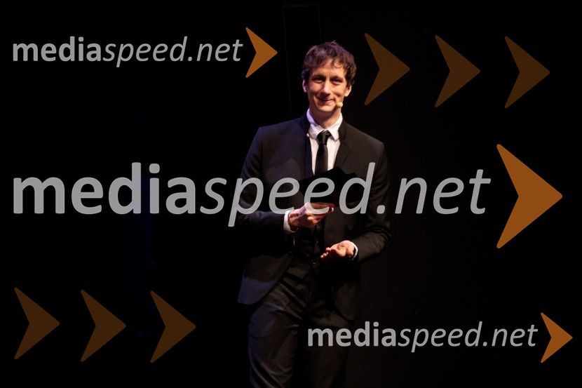  Jurij Drevenšek, igralecBabica gre na jug, svečana premiera digitalizirane klasike in poklon Vinciju Vogueu Anžlovarju