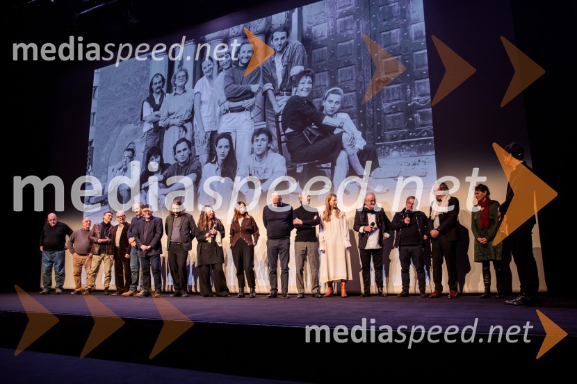 Babica gre na jug, svečana premiera digitalizirane klasike in poklon Vinciju Vogueu Anžlovarju