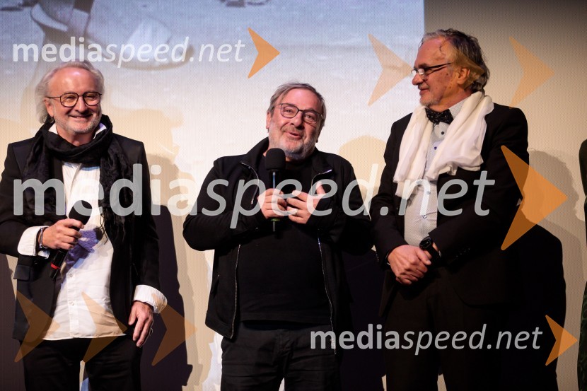  Peter Bratuša, režiser;  Bojan Emeršič, igralec;  ... Babica gre na jug, svečana premiera digitalizirane klasike in poklon Vinciju Vogueu Anžlovarju