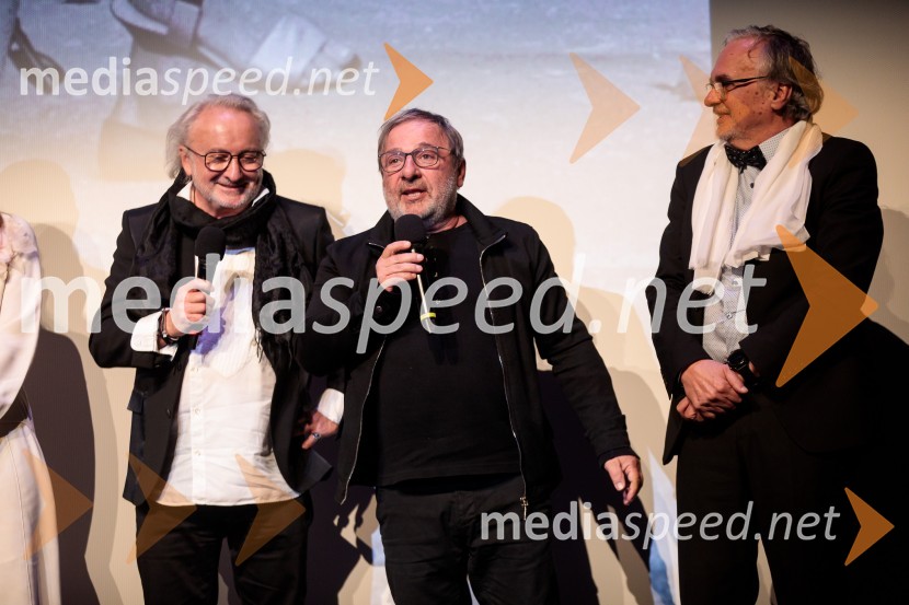  Peter Bratuša, režiser;  Bojan Emeršič, igralec;  ... Babica gre na jug, svečana premiera digitalizirane klasike in poklon Vinciju Vogueu Anžlovarju