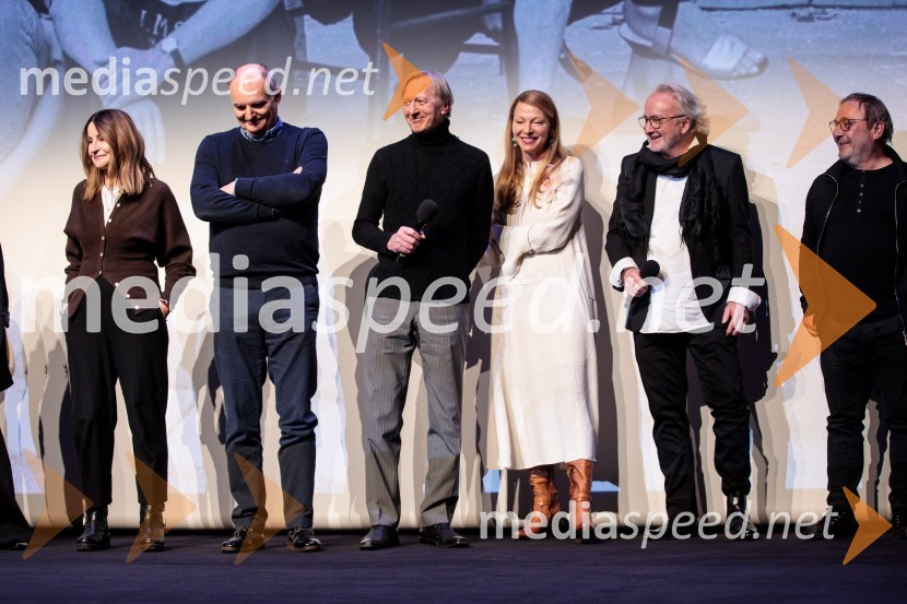  Tanja  Škrbič Bigmajer, kostumografinja;  Stanko Kostanjevec, montažer;  Alojz Svete, igralec;  Nataša Matjašec Rošker, igralka;  Peter Bratuša, režiser;  Bojan Emeršič, igralecBabica gre na jug, svečana premiera digitalizirane klasike in poklon Vinciju Vogueu Anžlovarju