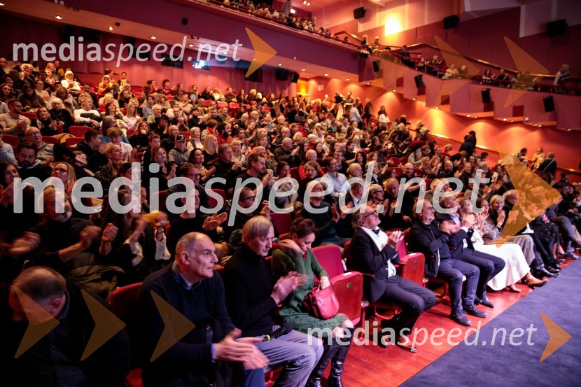 Babica gre na jug, svečana premiera digitalizirane klasike in poklon Vinciju Vogueu Anžlovarju