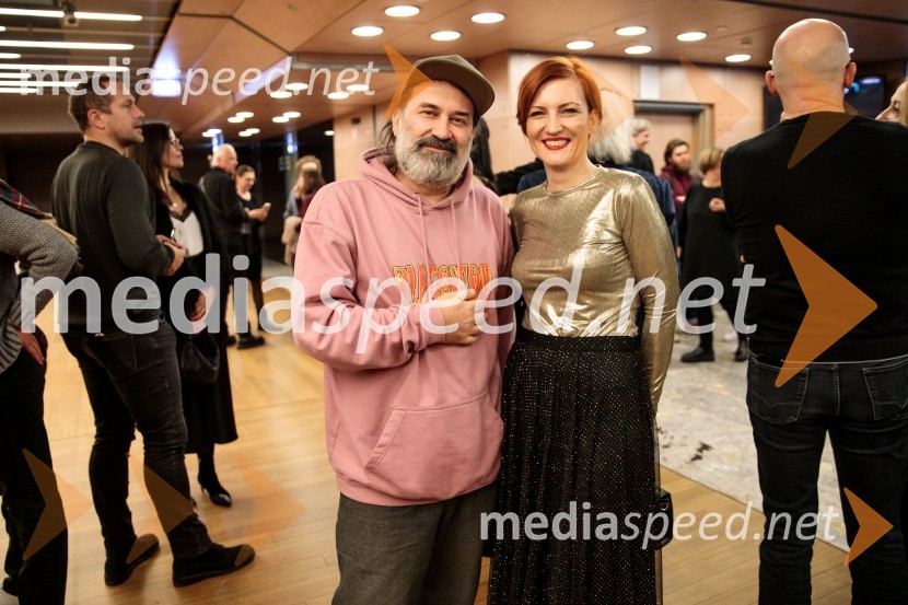  Dalaj Eegol, DJ- Recycleman; dr. Asta Vrečko, ministrica za kulturoBabica gre na jug, svečana premiera digitalizirane klasike in poklon Vinciju Vogueu Anžlovarju