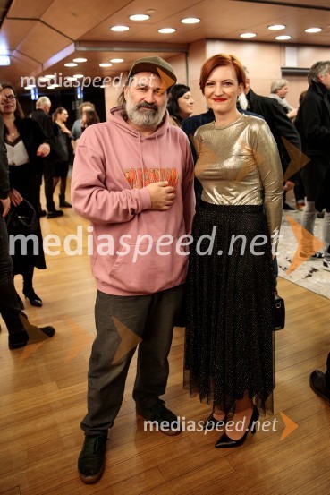  Dalaj Eegol, DJ- Recycleman; dr. Asta Vrečko, ministrica za kulturoBabica gre na jug, svečana premiera digitalizirane klasike in poklon Vinciju Vogueu Anžlovarju