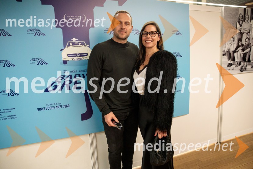  Jure Košir, nekdanji smučar;  Simona ŠkrobarBabica gre na jug, svečana premiera digitalizirane klasike in poklon Vinciju Vogueu Anžlovarju