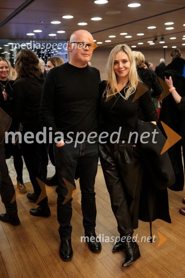  Simon Popek, programski direktor, festival LIFFe;  Katarina Čas, igralkaBabica gre na jug, svečana premiera digitalizirane klasike in poklon Vinciju Vogueu Anžlovarju