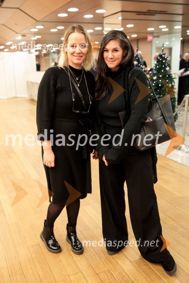  Tina Deu, Center Rog;  ... Babica gre na jug, svečana premiera digitalizirane klasike in poklon Vinciju Vogueu Anžlovarju