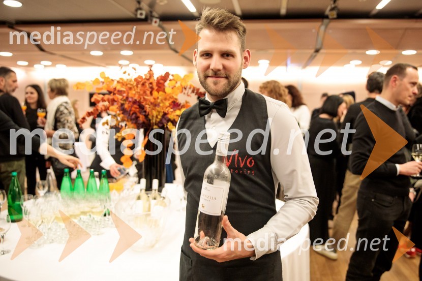 Babica gre na jug, svečana premiera digitalizirane klasike in poklon Vinciju Vogueu Anžlovarju