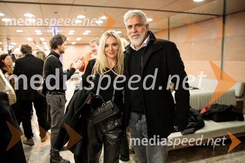  Katarina Čas, igralka;  Sebastian Cavazza, dramski in filmski igralecBabica gre na jug, svečana premiera digitalizirane klasike in poklon Vinciju Vogueu Anžlovarju