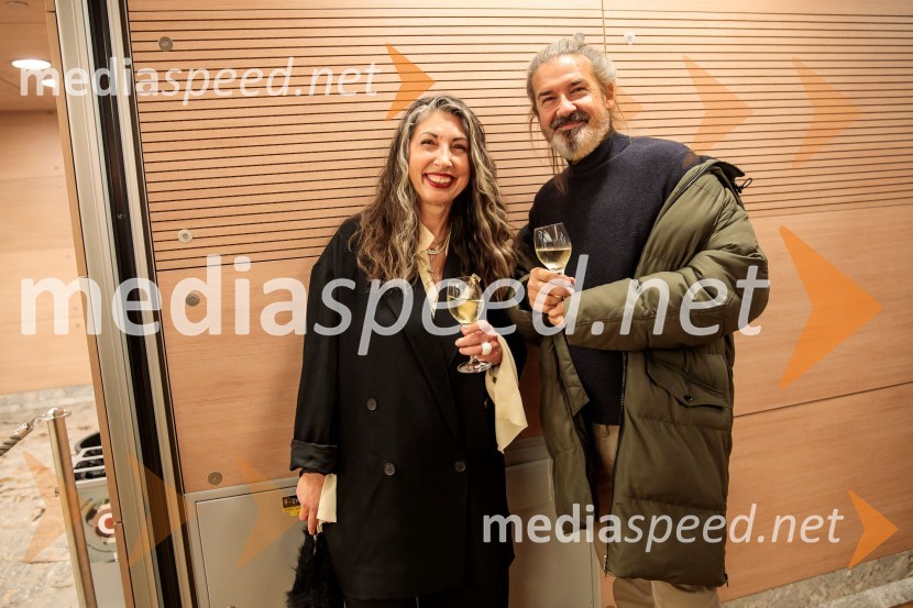  Melinda Rebrek, izvršna producentka LJFW;  Aleš Pirec, prokurist, PIRANA d.o.o.Babica gre na jug, svečana premiera digitalizirane klasike in poklon Vinciju Vogueu Anžlovarju