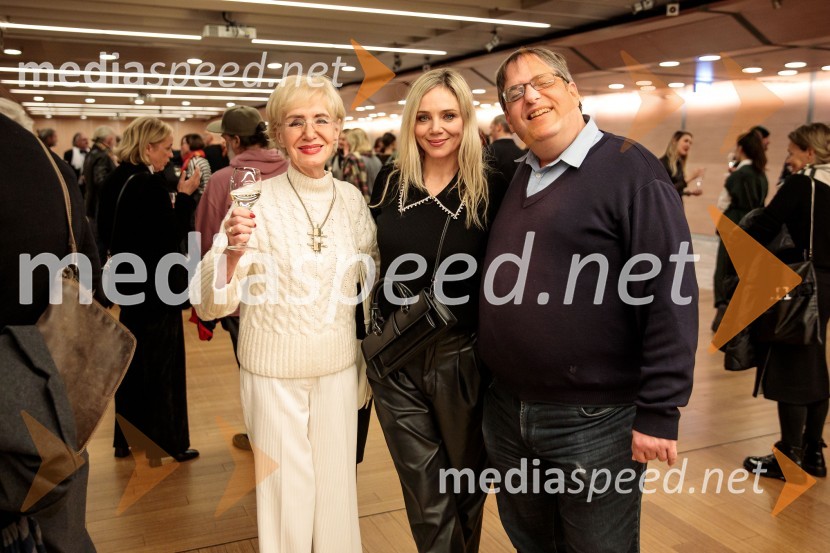  Metka  Premerl, slavistka;  Katarina Čas, igralka;  Alan Premerl, turistični vodičBabica gre na jug, svečana premiera digitalizirane klasike in poklon Vinciju Vogueu Anžlovarju