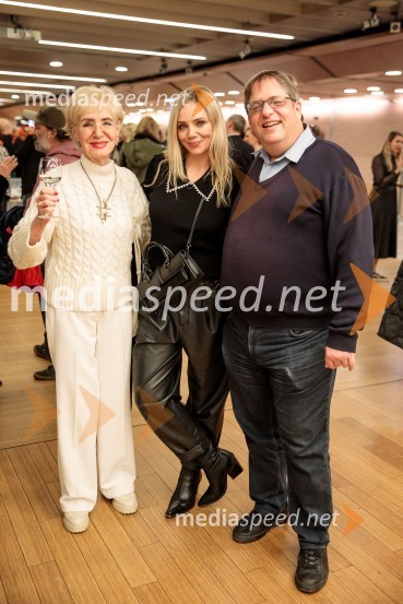  Metka  Premerl, slavistka;  Katarina Čas, igralka;  Alan Premerl, turistični vodičBabica gre na jug, svečana premiera digitalizirane klasike in poklon Vinciju Vogueu Anžlovarju