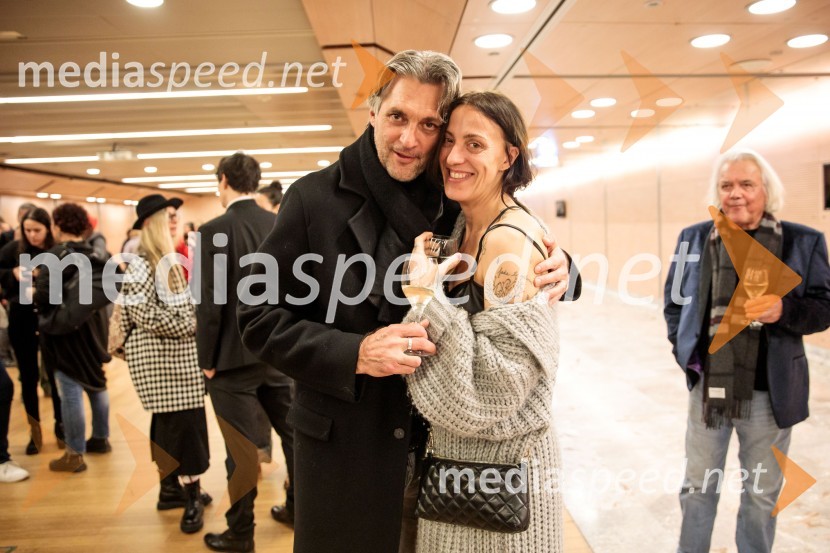  Sašo Mali, frizer;  Roza Anžlovar, umetnica in hči Vincija V. AnžlovarjaBabica gre na jug, svečana premiera digitalizirane klasike in poklon Vinciju Vogueu Anžlovarju