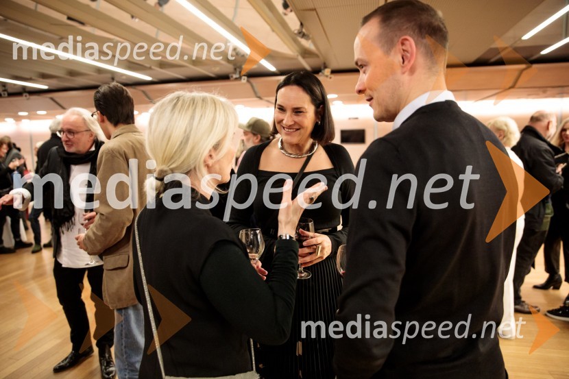 Babica gre na jug, svečana premiera digitalizirane klasike in poklon Vinciju Vogueu Anžlovarju