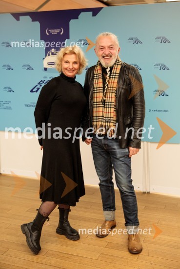  Špela Kravogel, režiserka in dramaturginja;  Milan Gačanovič - Gacho, modni oblikovalec in art direktorBabica gre na jug, svečana premiera digitalizirane klasike in poklon Vinciju Vogueu Anžlovarju