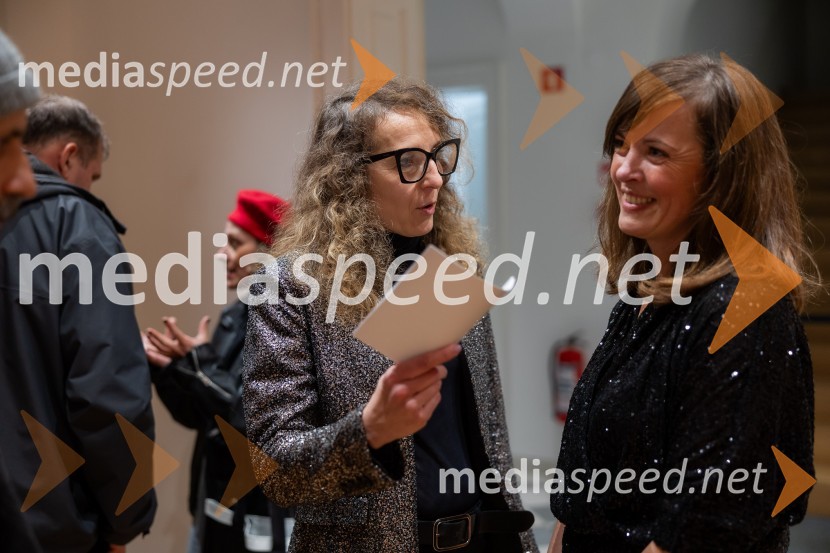  Polona Lovšin, vodja komunikacij, Riko d.o.o.;  Tina peček, v.d. direktorja, Rokodelski center RibnicaStanje stvari / State of Affairs, odprtje razstave v Galeriji Miklova hiša