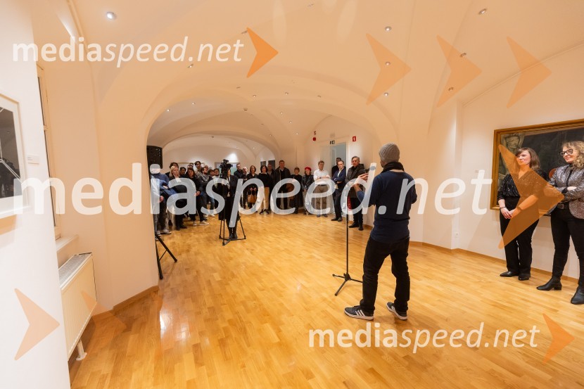  Miha Colner, kustosStanje stvari / State of Affairs, odprtje razstave v Galeriji Miklova hiša