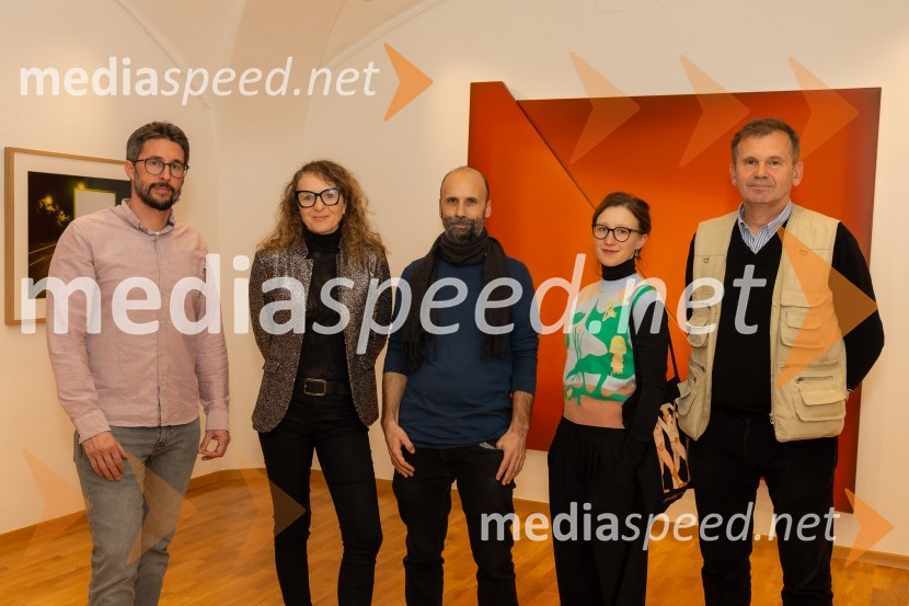  Jaka Babnik, fotograf;  Polona Lovšin, vodja komunikacij, Riko d.o.o.;  Miha Colner, kustos;  ... ;  Borut Krajnc, fotografStanje stvari / State of Affairs, odprtje razstave v Galeriji Miklova hiša