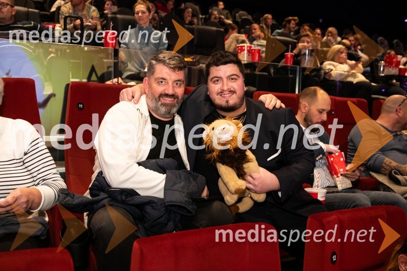  Jure Sešek, radijski moderator;  Luka Sešek, pevec, Ansambel Saša AvsenikaMufasa: Levji kralj, premiera v Cineplexx Ljubljana