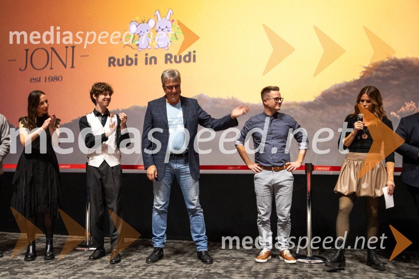  Manuela Brečko - Manuella, pevka, ManuElla;  ... ;  ... ;  Tomaž Krt, Skupina Kvatropirci;  Teja  Jugovic, spletna vplivnica, Cool mamacitaMufasa: Levji kralj, premiera v Cineplexx Ljubljana