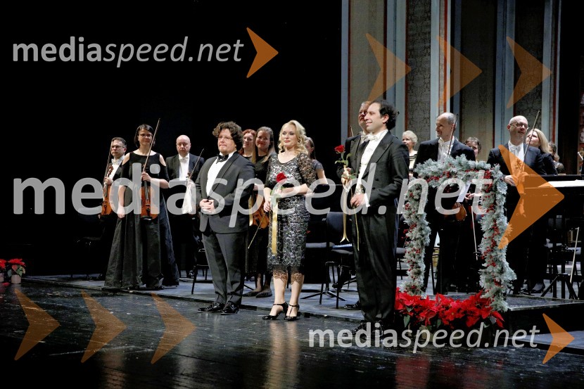  Deniz Leone, tenor;  Sabina  Cvilak, operna pevka;  Simon Krečič, umetniški direktor Opere SNG MariborBožično-novoletni koncert Simfoničega orkestra SNG Maribor