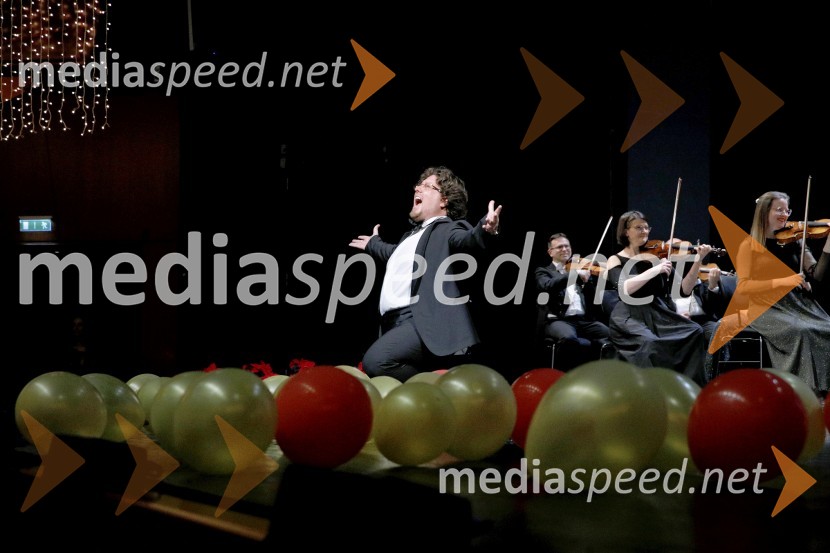  Deniz Leone, tenorBožično-novoletni koncert Simfoničega orkestra SNG Maribor