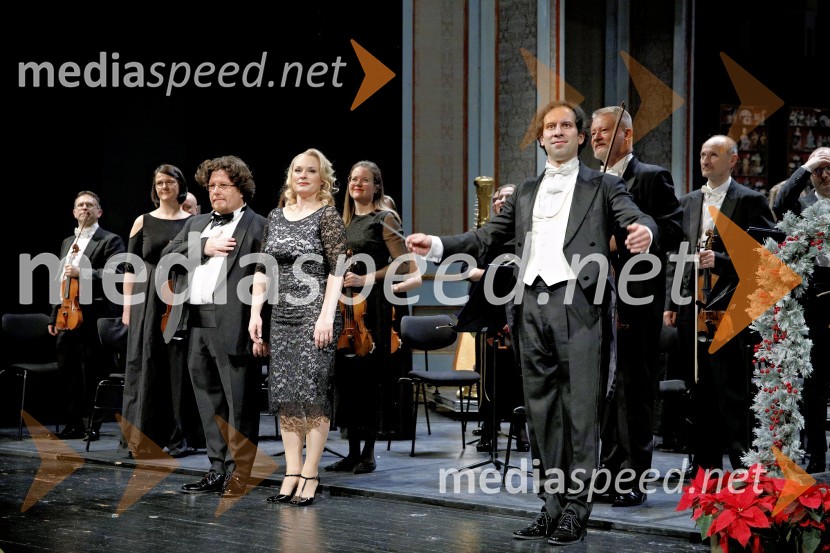  Deniz Leone, tenor;  Sabina  Cvilak, operna pevka;  Simon Krečič, umetniški direktor Opere SNG MariborBožično-novoletni koncert Simfoničega orkestra SNG Maribor