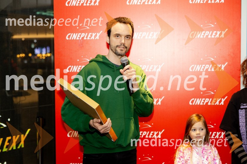  Luka Marčetić, igralec, režiser in scenarist;  ... Podelitev Zlate role filmu Igrišča ne damo