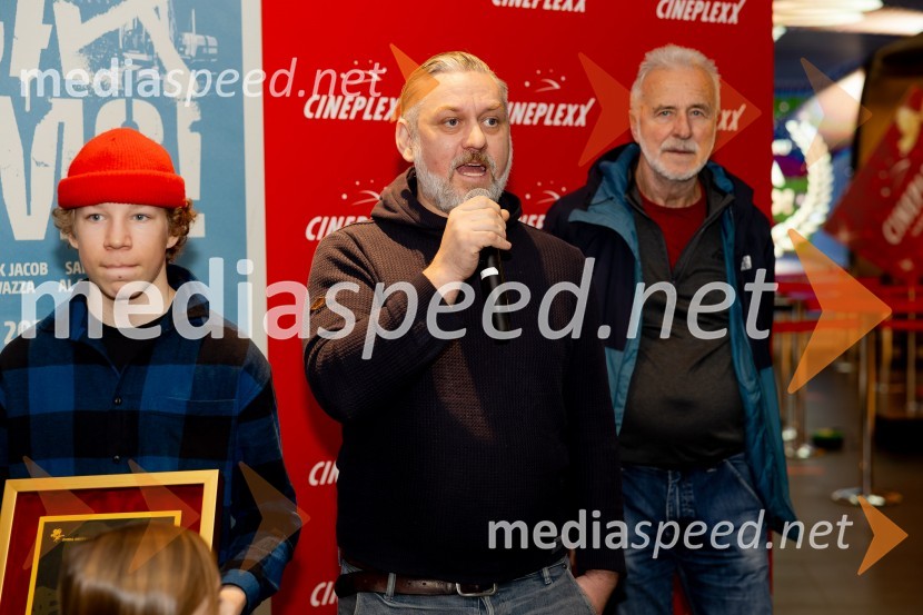  Klemen Dvornik, filmski in televizijski režiser ter predsednik NS DSR;  Niko Lemark, igralec;  ... Podelitev Zlate role filmu Igrišča ne damo