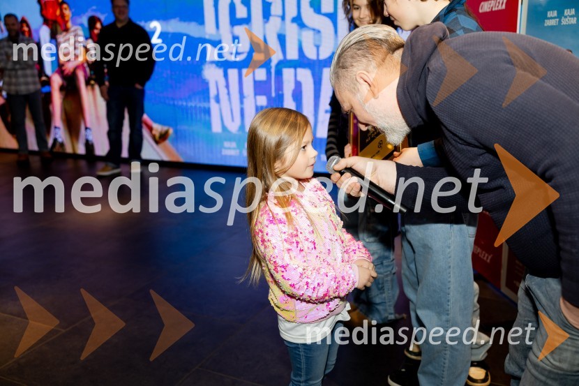  ... ;  Klemen Dvornik, filmski in televizijski režiser ter predsednik NS DSRPodelitev Zlate role filmu Igrišča ne damo