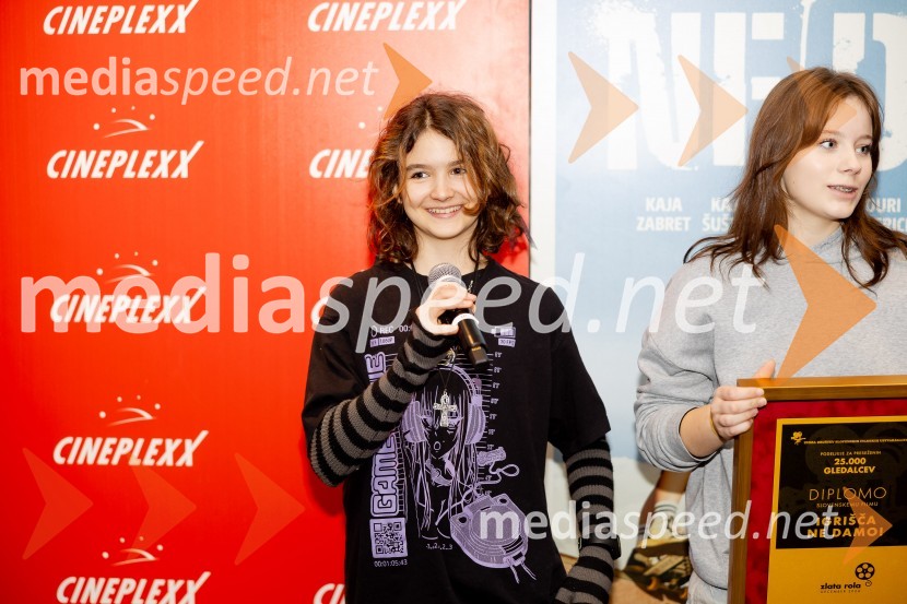  Kaja Zabret, igralka;  Kaja Šuštar, igralkaPodelitev Zlate role filmu Igrišča ne damo