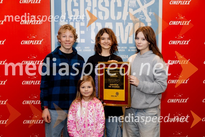  Niko Lemark, igralec;  ... ;  Kaja Zabret, igralka;  Kaja Šuštar, igralkaPodelitev Zlate role filmu Igrišča ne damo