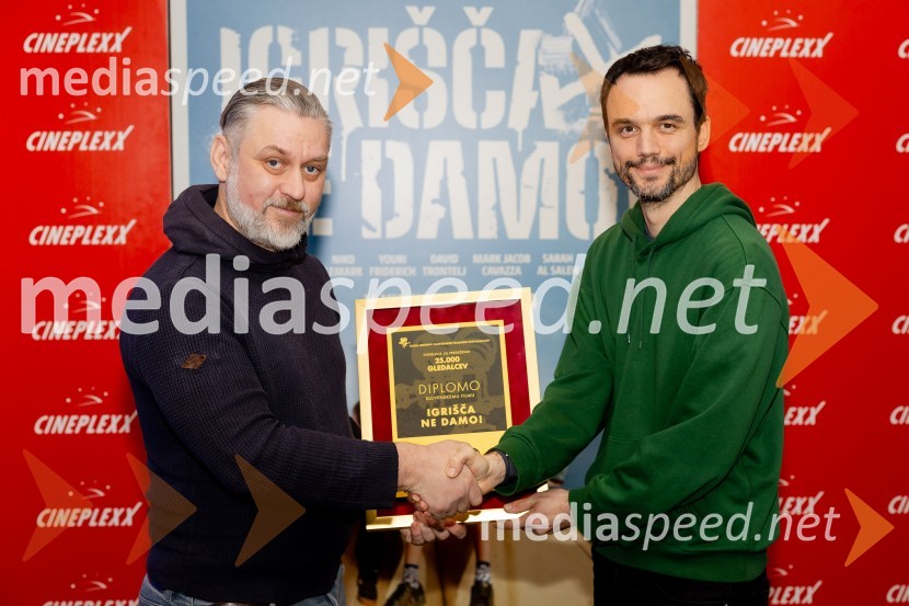  Klemen Dvornik, filmski in televizijski režiser ter predsednik NS DSR;  Luka Marčetić, igralec, režiser in scenaristPodelitev Zlate role filmu Igrišča ne damo