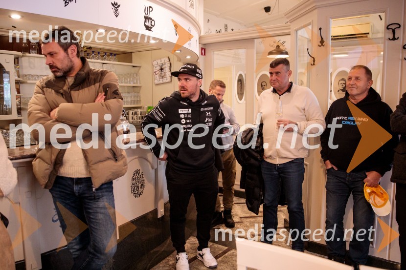  ... ;  Miha Hrobat, alpski smučar;  Janez Bijol,  direktor podjetja Bijol d.o.o., predsednik Zbora alpskih disciplin, Smučarska zveza Slovenije;  Slavko Zupanc, nekdanji trener, SK Triglav Kranj“Pred 2025 druženje” z Miho Hrobatom ob zaključku leta in uvodu v novo sezono