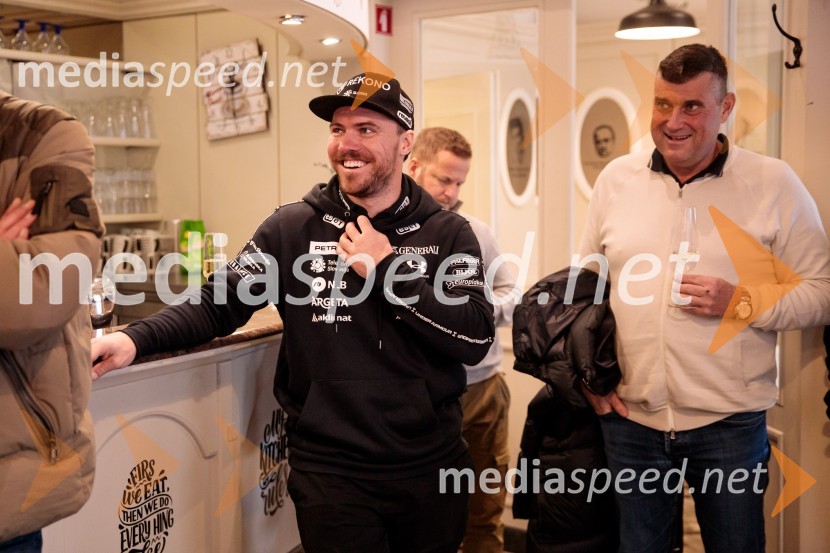  Miha Hrobat, alpski smučar;  Janez Bijol,  direktor podjetja Bijol d.o.o., predsednik Zbora alpskih disciplin, Smučarska zveza Slovenije“Pred 2025 druženje” z Miho Hrobatom ob zaključku leta in uvodu v novo sezono