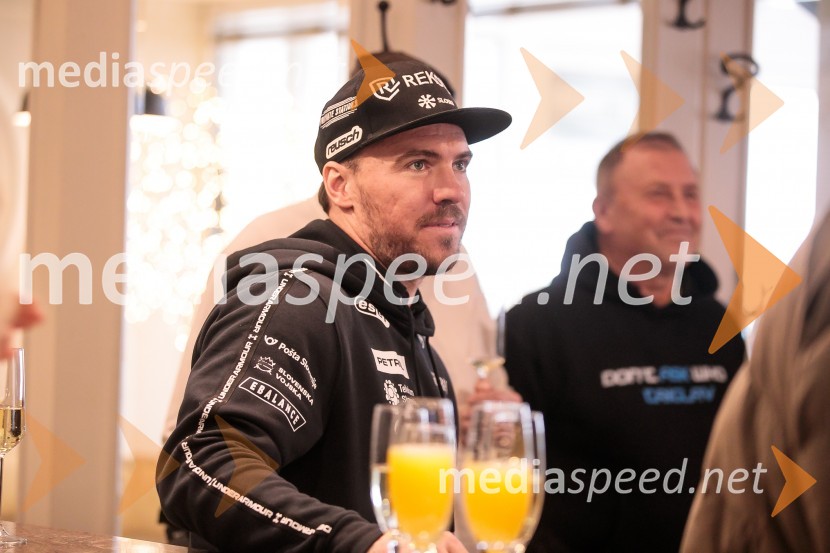  Miha Hrobat, alpski smučar“Pred 2025 druženje” z Miho Hrobatom ob zaključku leta in uvodu v novo sezono