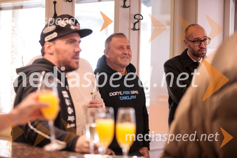  Miha Hrobat, alpski smučar;  Slavko Zupanc, nekdanji trener, SK Triglav Kranj;  Luka Steiner, predsednik, Smučarska zveza Slovenije“Pred 2025 druženje” z Miho Hrobatom ob zaključku leta in uvodu v novo sezono