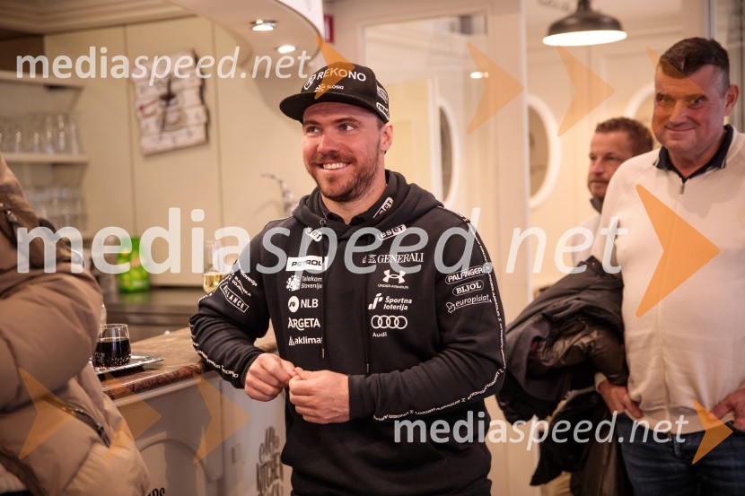  Miha Hrobat, alpski smučar;  Janez Bijol,  direktor podjetja Bijol d.o.o., predsednik Zbora alpskih disciplin, Smučarska zveza Slovenije“Pred 2025 druženje” z Miho Hrobatom ob zaključku leta in uvodu v novo sezono