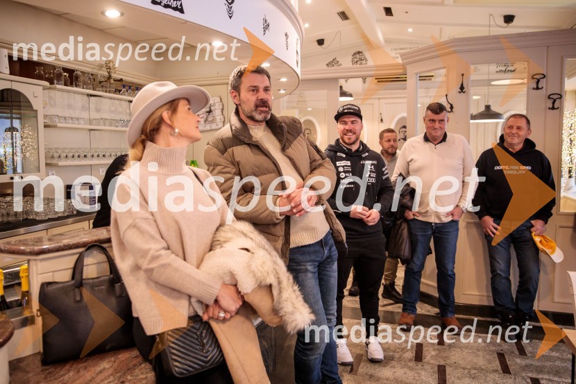  ... ;  ... ;  Miha Hrobat, alpski smučar;  Janez Bijol,  direktor podjetja Bijol d.o.o., predsednik Zbora alpskih disciplin, Smučarska zveza Slovenije;  Slavko Zupanc, nekdanji trener, SK Triglav Kranj“Pred 2025 druženje” z Miho Hrobatom ob zaključku leta in uvodu v novo sezono
