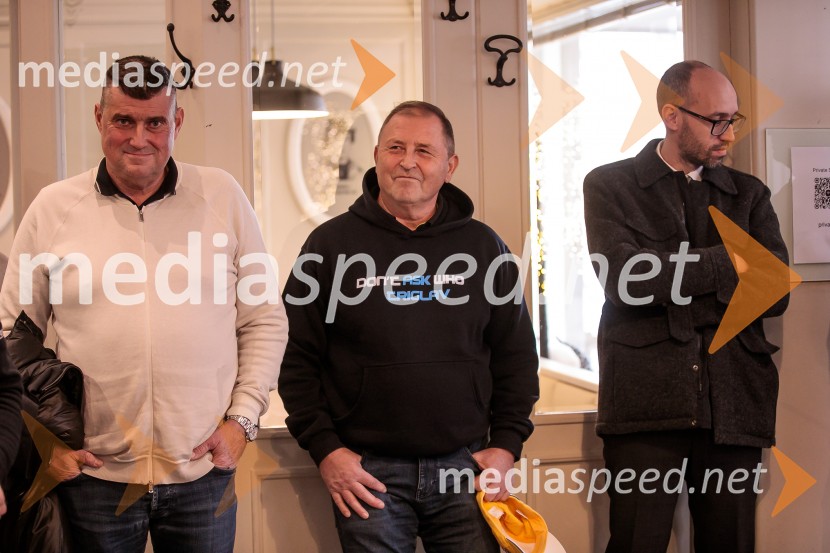  Janez Bijol,  direktor podjetja Bijol d.o.o., predsednik Zbora alpskih disciplin, Smučarska zveza Slovenije;  Slavko Zupanc, nekdanji trener, SK Triglav Kranj;  Luka Steiner, predsednik, Smučarska zveza Slovenije“Pred 2025 druženje” z Miho Hrobatom ob zaključku leta in uvodu v novo sezono