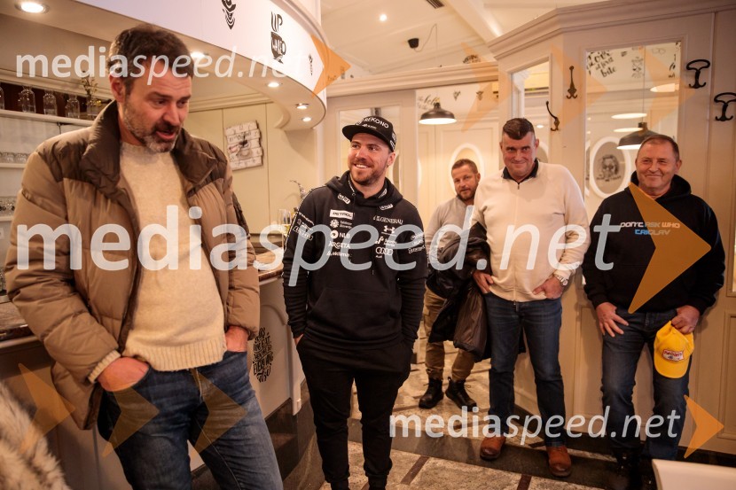  ... ;  Miha Hrobat, alpski smučar;  Janez Bijol,  direktor podjetja Bijol d.o.o., predsednik Zbora alpskih disciplin, Smučarska zveza Slovenije;  Slavko Zupanc, nekdanji trener, SK Triglav Kranj“Pred 2025 druženje” z Miho Hrobatom ob zaključku leta in uvodu v novo sezono