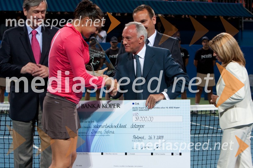 Dinara Safina, teniška igralka in Ezio Salvai, predsednik uprave Banke KoperSlovenian open 2009, finale