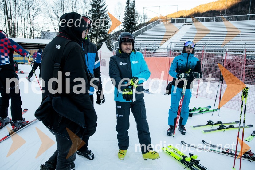  Tomaž Šušteršič, generalni sekretar organizacijskega komiteja PlanicaNovinarska konferenca OK Kranjska Gora ob robu FIS snežne kontrole