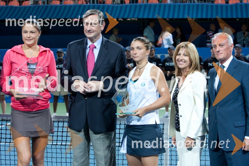 Dinara Safina, teniška igralka, dr. Danilo Türk, predsednik Republike Slovenije, Sara Errani, teniška igralka, Mima Jaušovec, nekdanja kapetanka slovenske ženske teniške reprezentance in predsednica organizacijskega odbora turnirja Banka Koper Slovenia Open in Ezio Salvai, predsednik uprave Banke KoperSlovenian open 2009, finale